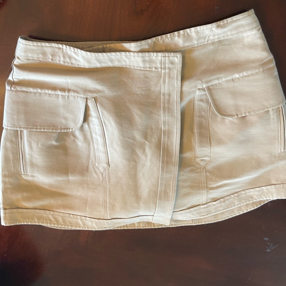 BCBGMaxAzria Women's Beige Cargo Shorts